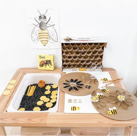 Ikea Sensory Table, Learning About Bees, Sensory Bin Play, Toddler Sensory Bins, Flisat Table, All About Bees, Bee Activities, Early Childhood Learning, Sand And Water Table