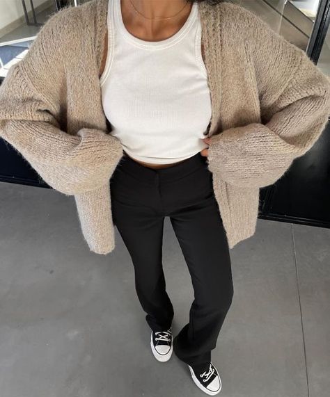 Chunky Knitted Cardigan, Cardigan Outfit, Neue Outfits, Outfits With Converse, Looks Street Style, Cardigan Outfits, Mode Inspo, Sporty Chic, Autumn Outfit