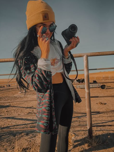 Grunge Rodeo Outfits, Country Boujee Aesthetic, Boujee Western Aesthetic, Grunge Western Aesthetic, Comfy Cowgirl Outfits, Cute Country Fall Outfits, Edgy Cowgirl Outfits, Dark Western Outfits, Western Grunge Outfits