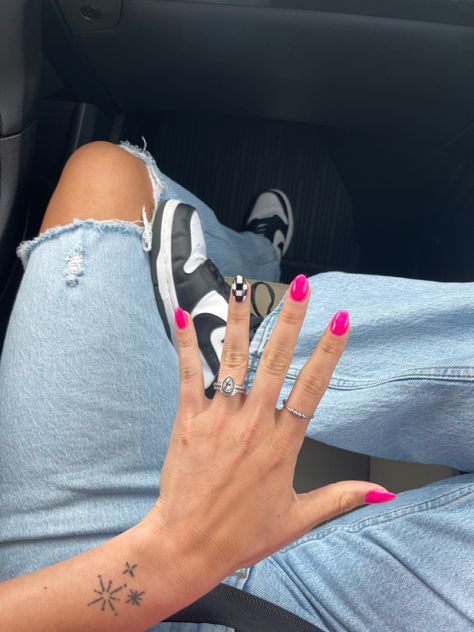 Pink Nails With Checkered, Oval Checkered Nails, One Checkered Nail, Racing Nails Designs Checkered Flag, Black And Pink Checkered Nails, Purple Nails Checkered, Cute Summer Nails Checkered, Hot Pink And Checkered Nails, Checkered Design Nails