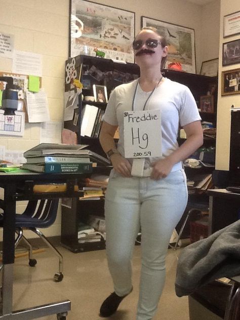 This is what my Chem teacher dressed up as for Halloween - Imgur Science Teacher Halloween Costumes, Brother Sister Halloween Costumes, Science Costumes, Diy Baby Halloween Costumes, Mad Scientist Costume, Halloween Rules, Meme Guy, Sister Halloween Costumes, Punny Costumes