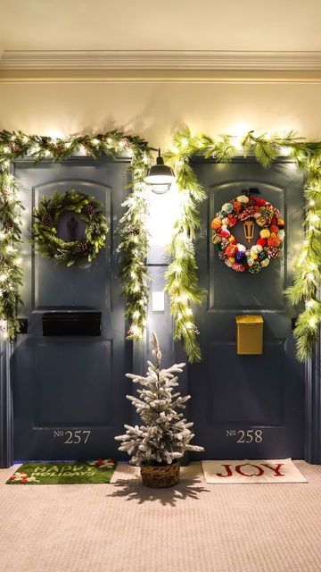 Fun Kids Bedroom Door, Bedroom Doors Look Like Apartment, Bedroom Door Apartment Look, Decorate Apartment Door, Christmas Apartment Door Decor, Apartment Door Decor Entrance Hallways, Bedroom Door Christmas Decor, Apartment Door Ideas, Christmas Bedroom Door