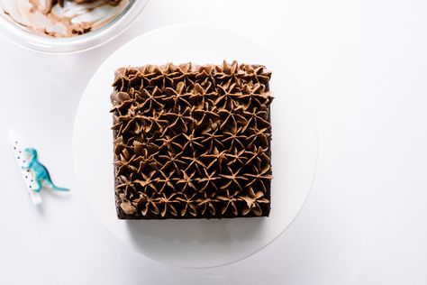 This classic chocolate birthday cake recipe is moist, delicious and easy to whip up! Chocolate Birthday Cake Recipe, Pretty Baking, Food Knowledge, Chocolate Birthday Cake, Tasty Chocolate Cake, Chocolate Heaven, Birthday Cake Chocolate, Birthday Cake Recipe, Unsweetened Chocolate