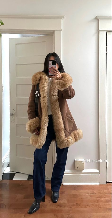 Brown Sheepskin Coat Outfit, Sheepskin Jacket Outfit, Brown Shearling Jacket Outfit, Sheepskin Coat Outfit, White Fur Outfit, Brown Fur Coat Outfit, Long Jacket Outfit, Shearling Jacket Outfit, Brown Jacket Outfit