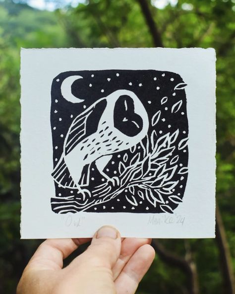 🦉 Monday Moonday 🌙✨️ . . . . . . . . #linocut #linoprint #printmaking #printmaker #blockprinting #blockprint #linogravure #linoleumprint #linoleumsnede #owl #owlprint #owlart #grabado #graphicdesign Owl, blockprint, black and white, art, limited edition, art print, moon lino cut printmaking Lino Print Cards, Fox Linocut, Owl Linocut, Owl Lino Print, New Year Card Design, Linoleum Print, Lino Cut, Black And White Art, Owl Print