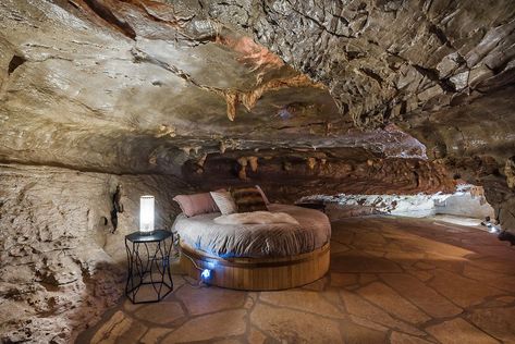 This secluded cave in Arkansas’ Ozark Mountains is the best way to enjoy a reclusive, luxurious vacation. Whisky Spender, Cave Bedroom, Cave Hotel, Cave House, Ozark Mountains, Unusual Homes, House On The Rock, Ranch Style Home, Design Hotel