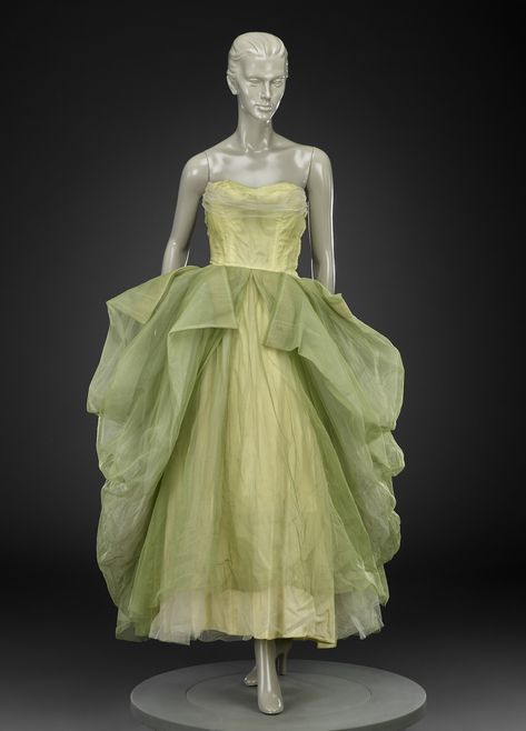 1958 Ball gown by Ceil Chapman silk tulle, silk taffeta  (Indianapolis Museum of Art) Ceil Chapman, White Tulle Skirt, Clothes Wishlist, Character Aesthetics, Silk Tulle, Fame Dr, Fairytale Dress, Ideas Outfit, Silk Taffeta