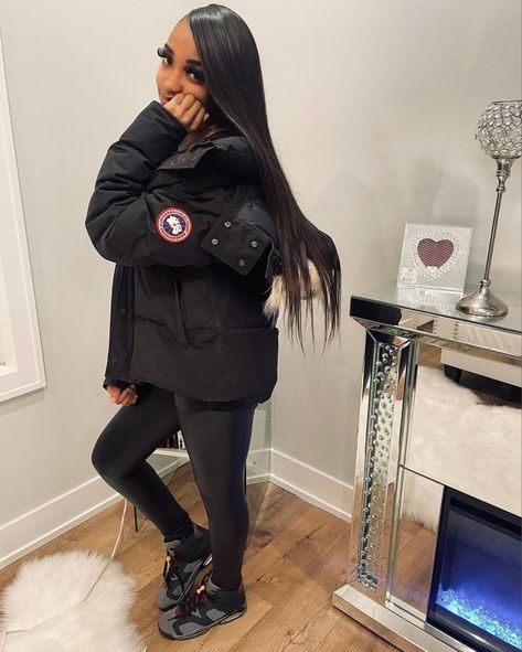 Canada Goose Women Outfits, Black Couple Outfits, Streetwear Poses, Winter Inspo Outfits, Canada Goose Women, Trendy Girls Outfits, Fur Hood Jacket, Tomboy Style Outfits, Game Dresses