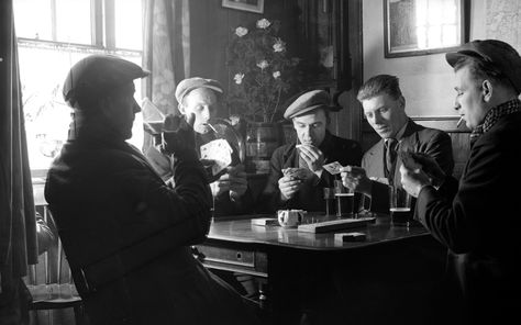 ST photoshoot visionboard Musee Carnavalet, British Pub, Old Pub, Montmartre Paris, Public House, United States Air Force, Model Railway, Bw Photo, Dieselpunk