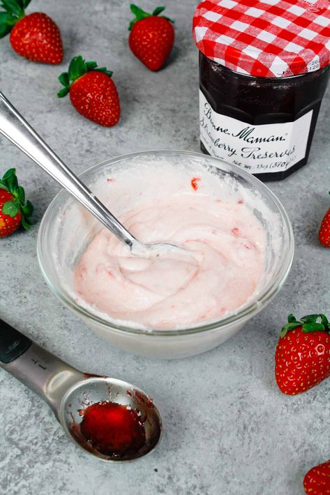 Strawberry Buttercream: The Way Strawberry Frosting Should Taste American Buttercream Recipe, Frosting Cupcakes, Strawberry Icing, Strawberry Cream Cheese Frosting, Strawberry Butter, Best Buttercream, Frosting Recipes Easy, Strawberry Powder, Strawberry Candy