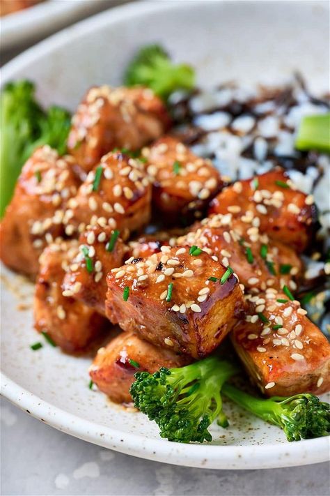 Honey Sesame Crispy Salmon Bites Crispy Salmon Bites, Honey Ginger Salmon, Leftover Fish, Honey Lemon Salmon, Sesame Salmon, Brown Sugar Salmon, Salmon Bites Recipe, Air Fried Fish, Crispy Salmon