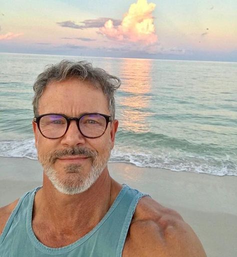 The beautiful sea  #lifestyle Tom Ernsting, Old Man Pictures, Self Pictures, Handsome Older Men, Scammer Pictures, Doctor Picture, Beard Hairstyle, Middle Aged Man, Man Photography