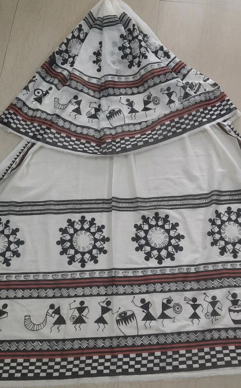 Warli Art Designs, Blouse Painting, Black Sarees, Warli Painting, Warli Art, Alpona Design, Saree Painting, Fabric Painting Techniques, Shapes Art