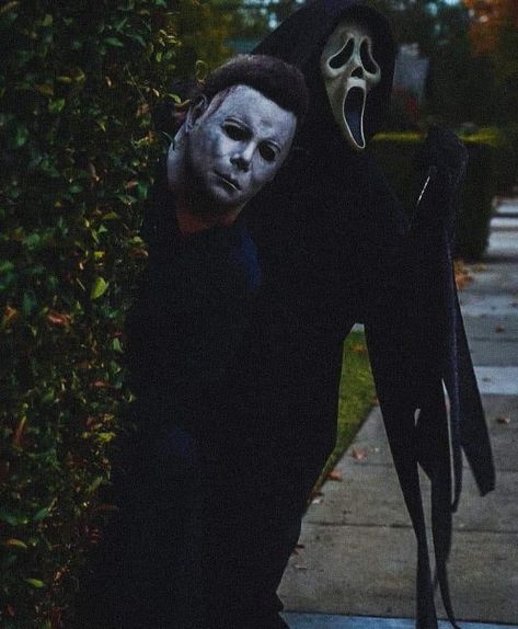 Friday The 13th Background, Michael Myers Aesthetic, Ghostface Icons, Michael Myers Ghostface, The Queen Of The Damned, Joker Dark, Horror Villians, Spooky Wallpaper, Background Inspiration