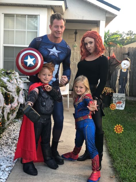 Marvel Halloween Costumes Family, Superhero Costume Family, Avengers Halloween Costume Family, Xmen Costumes Family, Avengers Family Costumes, Avenger Family Costumes, Avengers Family, Family Themed Halloween Costumes, Avengers Costumes