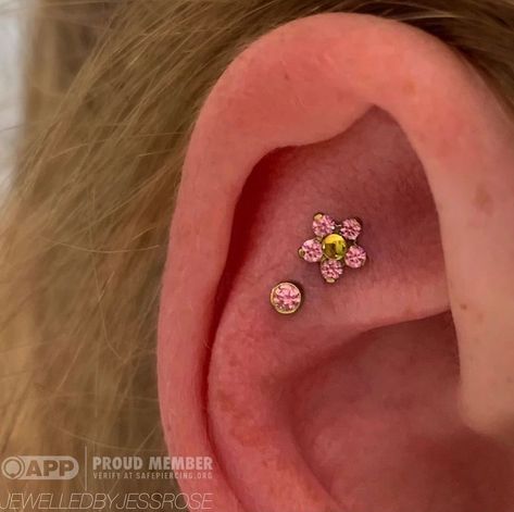 Constellation Piercings, Flat Piercing, Cool Ear Piercings, Double Piercing, Flower Flat, Ear Style, Flower Ear, Body Jewelry Piercing, Piercing Tattoo