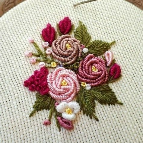 Bullion Knot, Brazilian Embroidery Stitches, Diy Embroidery Designs, Hand Embroidery Patterns Flowers, Hand Embroidery Videos, Hand Embroidery Tutorial, Handmade Embroidery Designs, Hand Embroidery Projects, Embroidery Neck Designs