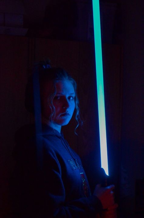 Star Wars Senior Pictures, Two Lightsabers Pose, Lightsaber Photoshoot Ideas, Lightsaber Photoshoot, Star Wars Photo Shoot, Lightsaber Engagement Photo, Star Wars Photoshoot, Human Photo, Artsy Vibe