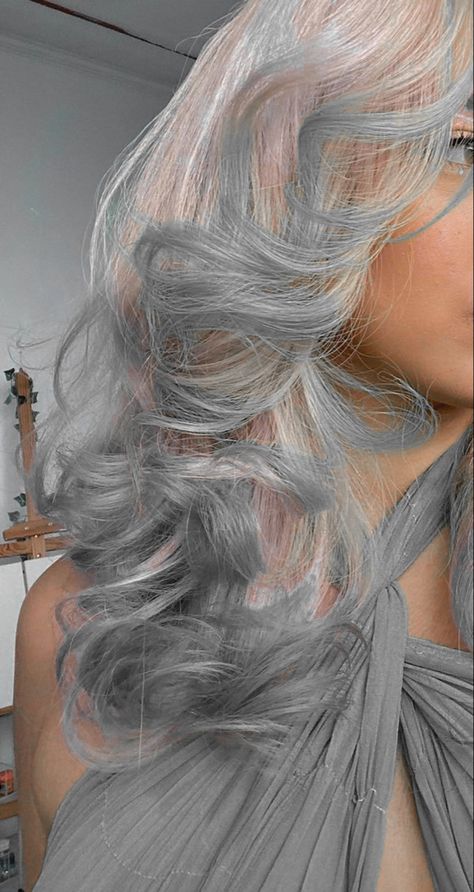 Platinum Blonde With Pastel Highlights, Hair Inspo Color Cool Tone, Cute Short Hair Color Ideas, Hair Dye Ideas Pale Skin, Unique Hair Dye Ideas Blonde, Moonstone Hair Color, Pigeon Hair Dye, White Hair Dye Ideas, White Hair With Blue Tips