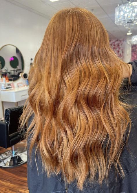 Golden Copper Balayage Strawberry Blonde, Red Highlights On Copper Hair, Golden Strawberry Blonde Balayage, Medium Golden Copper Hair Color, Golden Copper Hair With Highlights, Ginger Hair Lowlights, Gold Red Hair, Highlighted Copper Hair, Dark Blonde Copper Hair