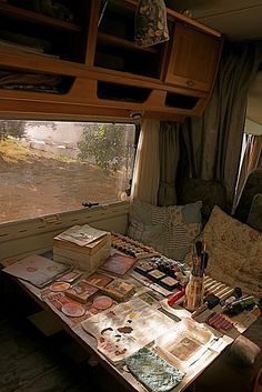 Small Art Studio, Artistic Space, Mobile Art, Camper Life, Vintage Trailers, Vintage Camper, Studio Space, Small Art, Mobile Home