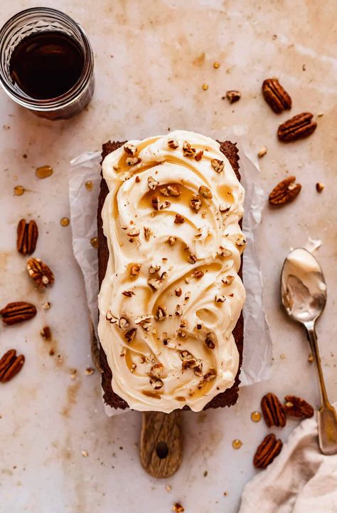 Banana Pecan Bread Recipe, Pecan Banana Bread, Maple Desserts, Maple Cream Cheese Frosting, Banana Pecan Bread, Maple Cream Cheese, Bread Toppings, Desserts Pictures, Maple Cream