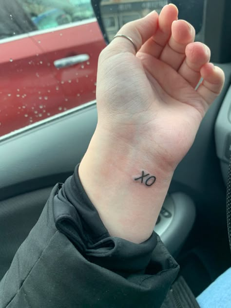 Xo Wrist Tattoo, Xo Matching Tattoos, The Weeknd Minimalist Tattoo, The Weeknd Inspired Tattoos, Xo Tattoo The Weeknd, Abel Tattoo, Xoxo Tattoo, The Weeknd Tattoo, Do Tattoo