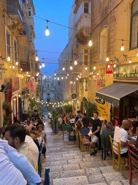 Besties Traveling, Rome Spring, European Spring, Grad Trip, Italy Vibes, Valletta Malta, Malta Travel, Down Town, Beach Sarong