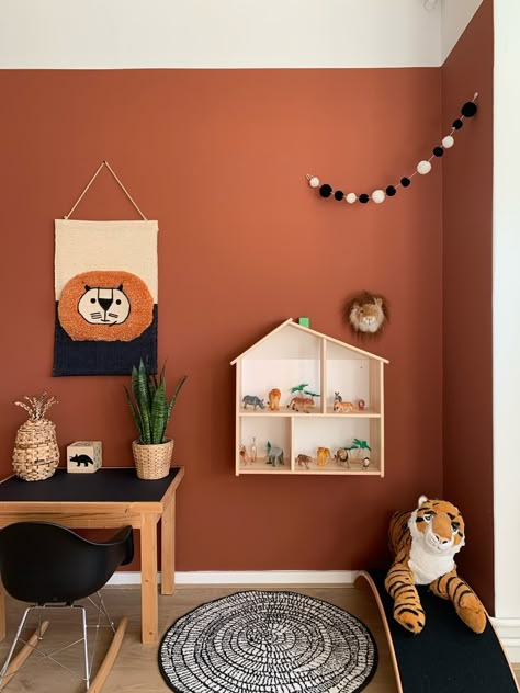 Zo verwijder je vlekken van je geverfde muur - Alles om van je huis je Thuis te maken | HomeDeco.nl Dekorasi Kamar Tidur, Toddler Bedrooms, Nursery Baby Room, Baby Bedroom, Big Boy Room, Kids Room Design, Toddler Room, Baby Room Decor, My New Room