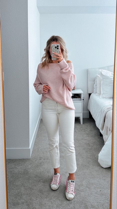 Light Pink T Shirt Outfit, Light Pink And White Outfit, Barbie Movie Premiere Outfit, Pink And White Outfit Ideas, Soft Pink Outfits, Pink Outfits Casual, Pink Pullover Outfit, Light Pink Shirt Outfit, Shuffles Clothes