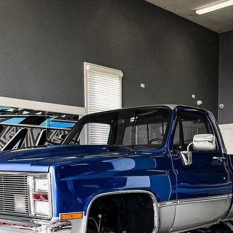 Z_R_Squarebodys on Instagram: "Clean Squarebody Owner: @davis4x4 #squarebody #squarebodynation #squarebodychevy #squarebodyaholics #chevy #chevysilverado #chevyc10 #c10 #c10trucks #c10nation #v8 #smallblock #bigblock #smallblockchevy #bigblockchevy #chevytrucks #chevyperformance #chevrolet #chevroletsilverado #squarebodyusa #squarebodyheritage #squarebodys10 #squarebodyclub #chevyblazer #blazer" Squarebody Chevy, Truck Restoration, Chevy K10, Square Body, Chevy Trucks, Chevrolet Silverado, Chevy, Paint Colors, Dark Blue