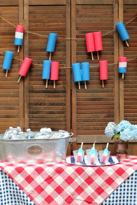 Pool Noodle Popsicle Banner - Such a fun idea for pool noodles! A simple red, white and blue pool noodle popsicle banner. This popsicle garland is so fun for a summer party. Pool Noodle Popsicle, Popsicle Garland, Popsicle Party, 4th July Crafts, 4th Of July Desserts, Fourth Of July Food, Fourth Of July Decor, Pool Noodle, Patriotic Party