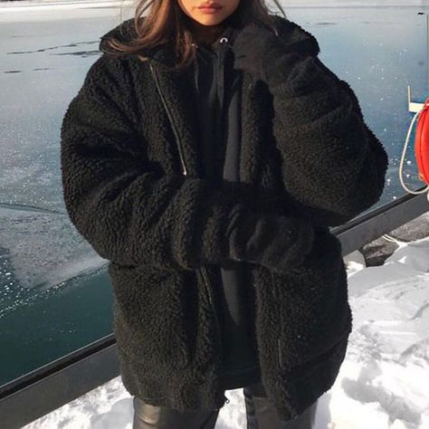 Black Teddy Jacket, Back School Outfits, Winter Mode Outfits, Teddy Bear Jacket, Bear Jacket, Urban Fashion Trends, Coat Outfit, Jacket Outfit, Teddy Jacket