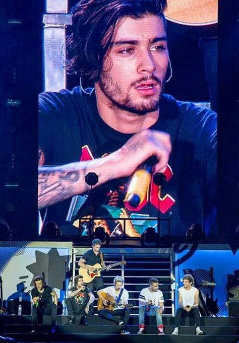 His last concert ❤ Malik One Direction, Gambar One Direction, Zayn Malik Photos, Zayn Malik Pics, Normal Guys, One Direction Pictures, Don Juan, X Factor, 1d And 5sos