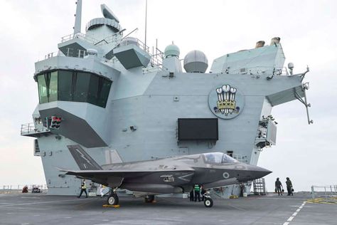 The British Navy's 2 new aircraft carriers hit a major milestone at the same time — on opposite sides of the planet British Aircraft Carrier, Hms Prince Of Wales, Hms Illustrious, Hellenic Army, Royal Navy Aircraft Carriers, Hms Queen Elizabeth, Chinook Helicopters, Navy Carriers, Navy Aircraft Carrier