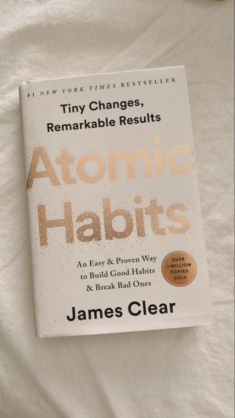 #books #selfhelp #habits 2000s Rings, Habits Book, Build Good Habits, Habit Books, Branding Aesthetic, James Clear, Habit Formation, Atomic Habits, Books Bookshelf