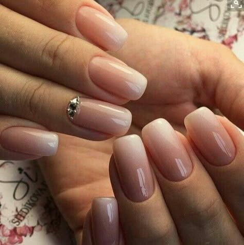 Follow me @chianemorin Ongles Beiges, Unghie Sfumate, Ombre Acrylic Nails, Simple Gel Nails, Nail Art Ombre, Gel Nail Colors, Nail Styles, Colorful Nail Designs, Luxury Nails