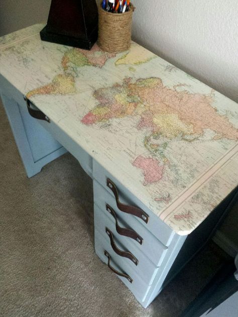 diy decoupage world map desk, decoupage, painted furniture Desk Makeover Diy, Diy Desk Plans, Diy Decoupage, Desk Diy, Map Crafts, Diy Furniture Redo, Decoupage Furniture, Desk Makeover, Diy Furniture Bedroom