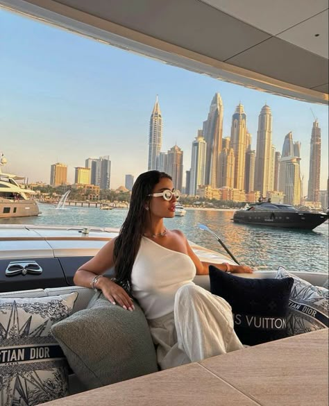 Dubai Picture Ideas, Yacht Outfit, Dubai Outfit, Yacht Aesthetic, Dubai Outfits, Dubai Holidays, Dubai Vacation, Dubai Aesthetic, Dubai Lifestyle