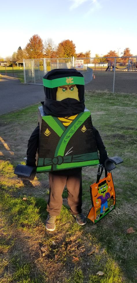 Full Lego Ninjago Lloyd Costume Lego Ninjago Cosplay, Diy Ninjago Costume, Ninjago Outfits, Cursed Ninjago, Lego Ninjago Costume, Ninjago Halloween, Ninjago Cosplay, Ninjago Costume, Ninjago Lloyd