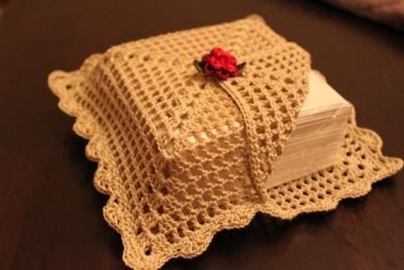 I seem to be making a lot of tissue holders recently! Crochet Napkin Holder, Crochet Organizer, Crochet Box, Crafts Crochet, Crochet Kitchen, Crochet For Home, Tissue Box Cover, Crochet Art, Crochet Home