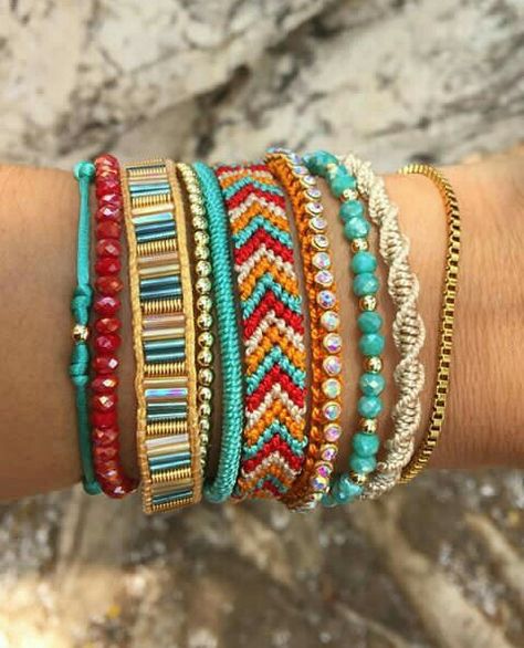 Stacked Friendship Bracelets, Friendship Bracelet Stack Ideas, Friendship Bracelets Stack, Friendship Bracelet Set, Boho Friendship Bracelets, Vacation Bracelets, Friendship Bracelet Stack, Embroidery Friendship Bracelets, Diy Anklet