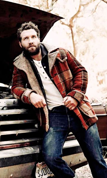 Love that rugged look                                                                                                                                                                                 More Mens Outdoor Fashion, Lumberjack Style, Jai Courtney, Herren Style, Rugged Men, Mens Fashion Rugged, Hipster Mens Fashion, Rugged Look, Rugged Style