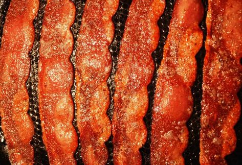 Bacon Substitute, Vegan Bacon Recipe, Cooking Turkey Bacon, Bacon Day, Baked Potato Bar, Bacon In The Oven, Pork Bacon, Vegan Bacon, Cooking Bacon