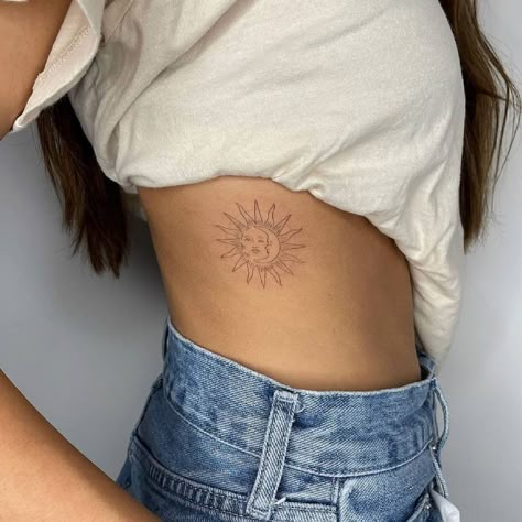 Moon Tattoo On Ribs, Sun And Moon Fine Line, Line Sun And Moon Tattoo, Upper Back Tattoo Women Shoulder, Moon Fine Line Tattoo, Tattoo Sonne, Tattoos On Side Ribs, Moon Sun Tattoo, Rib Tattoos For Women