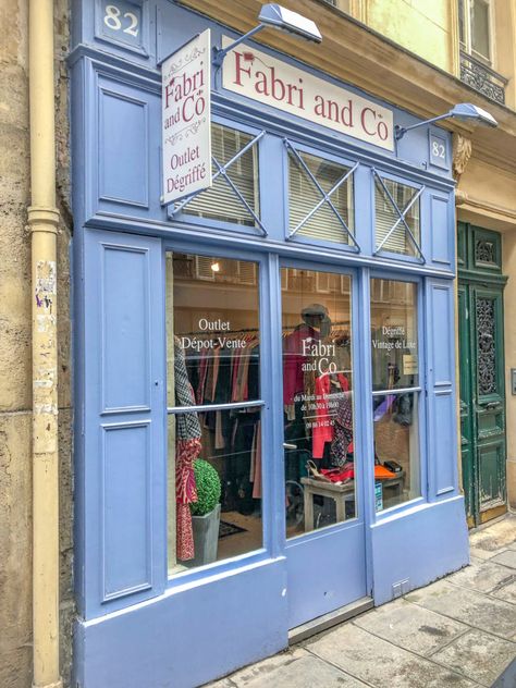 Vintage Shop Aesthetic, Marais Paris, Culture Food, Paris Map, Vintage Clothing Stores, Sales People, Second Hand Shop, Resale Shops, Second Hand Stores