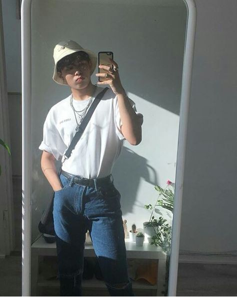 Bucket Hat Aesthetic Boy, Bucket Hat Outfit Mens, Hat Styles Men, Bucket Hat Aesthetic, Hat Outfit Men, Celebrity Style Men, Hipster Boy, Bucket Hat Outfit