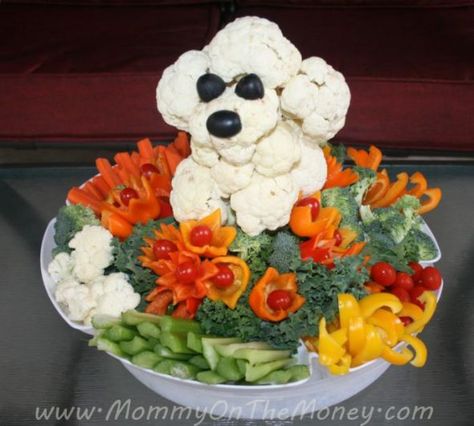 Vegetable Tray Ideas Pictures | Cute Dog Veggie Platter | party and game ideas Vegan Family Dinner, Veggie Christmas, Veggie Platter, Vegetable Tray, Vegetable Platter, Vegetable Carving, Food Carving, Veggie Tray, Food Trays