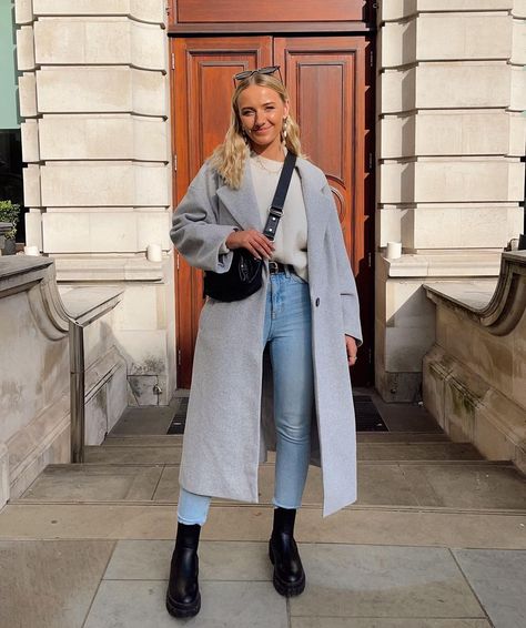 Emily James on Instagram: “sunny days ☀️ loveeee this coat from Zara last year - will link similar ones in my story for you! #zaracoat #zarajacket #asaqueen…” Coat Outfit Spring, Winter Day Outfit, European Womens Fashion, Dinner Outfit Spring, Europe Outfits Summer, Grey Coat Outfit, Sunny Winter Day, Brunch Outfit Winter, Sunny Winter