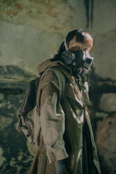 Zombie Apocalypse Outfit, Apocalypse Character, Apocalypse World, Apocalypse Aesthetic, Post Apocalypse, Gas Mask, Brown Jacket, Zombie Apocalypse, Post Apocalyptic